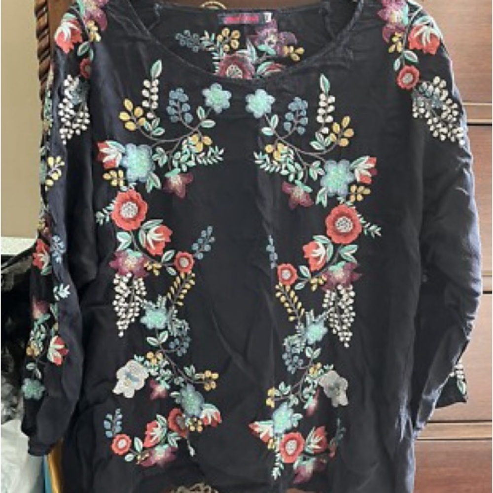Johnny Was heavily embroidered Blouse with Colorful Floral Embroidery PXL